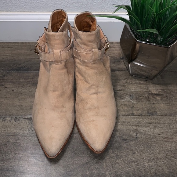 JEFFREY CAMPBELL X FREE PEOPLE CONTINENTAL TAN SUEDE BOOTIES - Picture 2 of 7